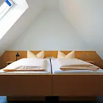 Weinstube Schwalbennest Konukevi 3*