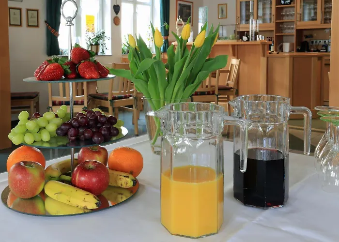 Πανσιόν Weinstube Schwalbennest 3*